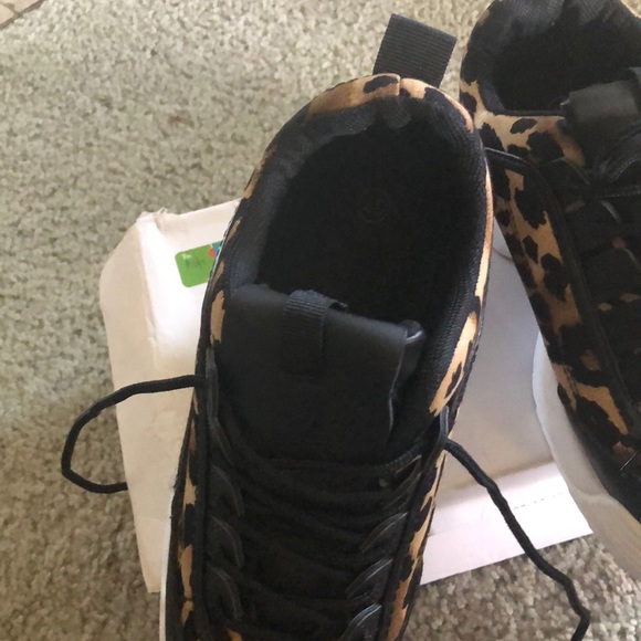Cheetah trainers 👟 - Picture 2 of 3